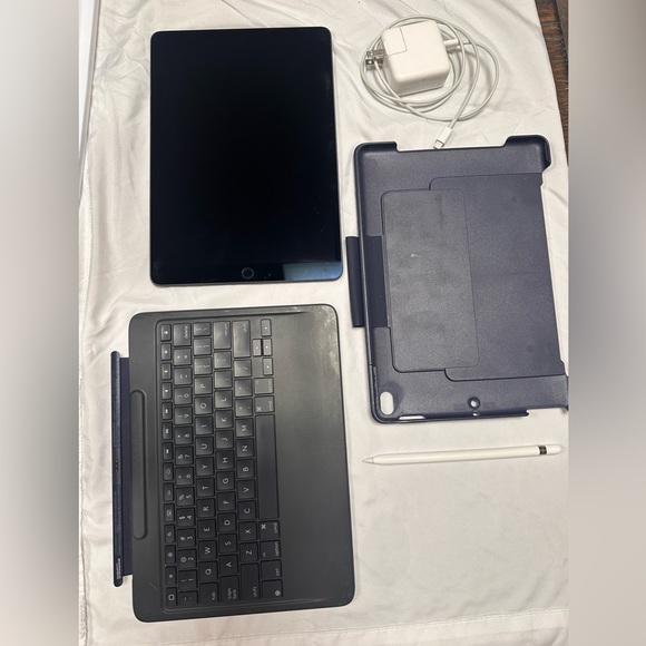 iPad Air 3rd Generation Package - Picture 6 of 6